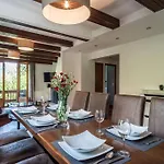 Luxury Spacious In *